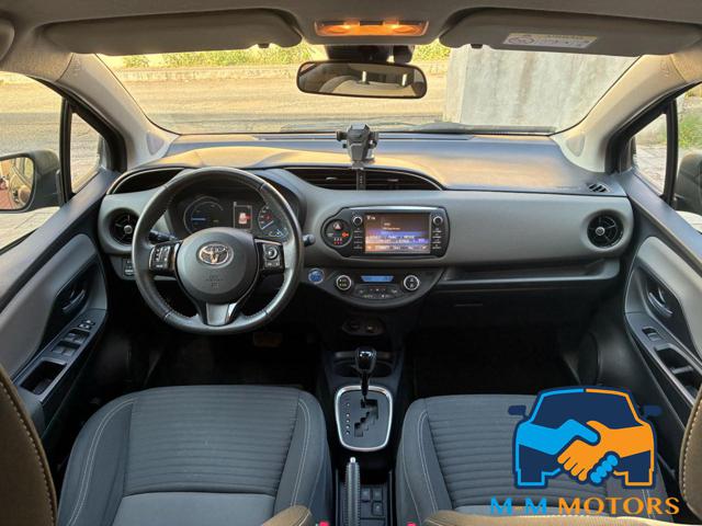 TOYOTA Yaris usata, con Fari LED