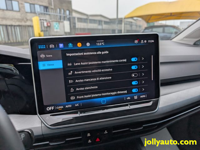 VOLKSWAGEN Golf usata, con USB