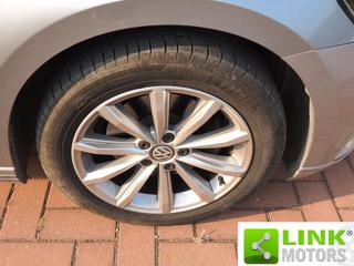VOLKSWAGEN Passat usata, con ESP