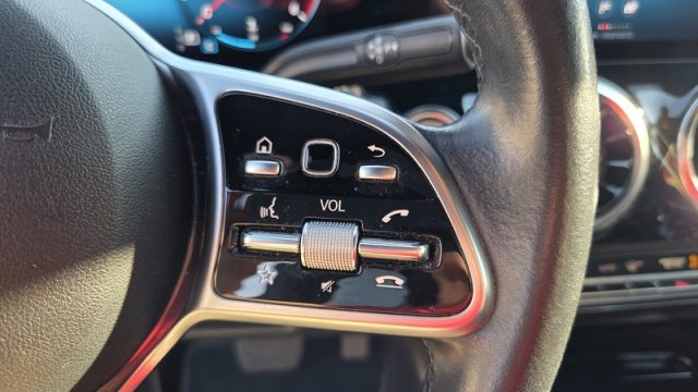 MERCEDES-BENZ GLA 180 usata, con Volante in pelle