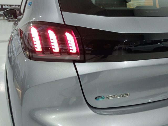 PEUGEOT 208 usata, con Airbag testa