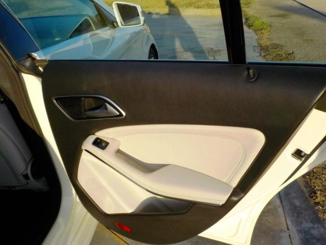 MERCEDES-BENZ CLA 180 usata, con Volante in pelle