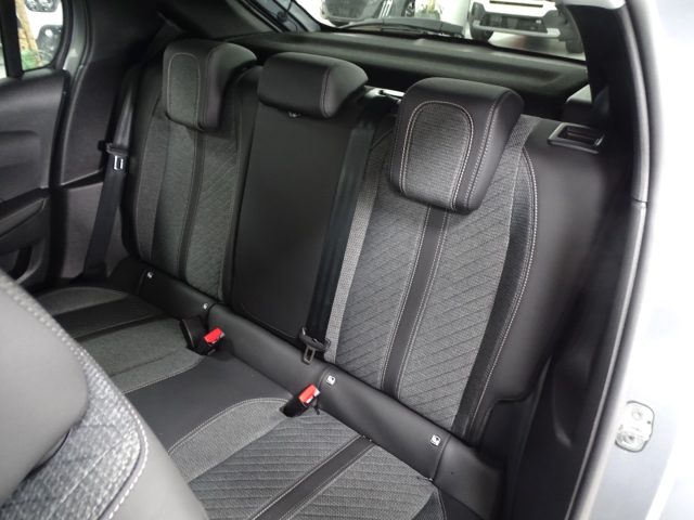 PEUGEOT 208 usata, con Sedile posteriore sdoppiato