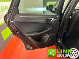 PORSCHE Macan usata, con Park Distance Control