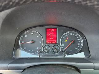 VOLKSWAGEN Touran usata, con Autoradio