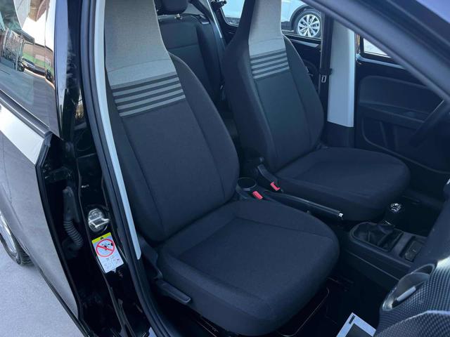 VOLKSWAGEN up! usata, con Autoradio