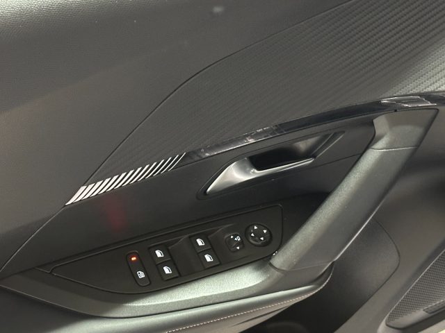 PEUGEOT 2008 usata, con Vetri oscurati