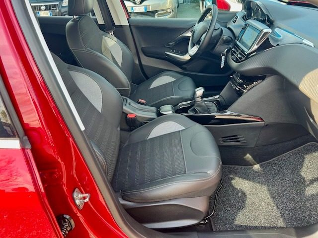 PEUGEOT 2008 usata, con Controllo automatico clima