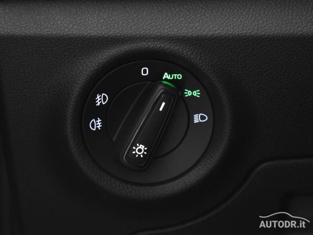 SKODA Kamiq usata, con Sensori di parcheggio anteriori