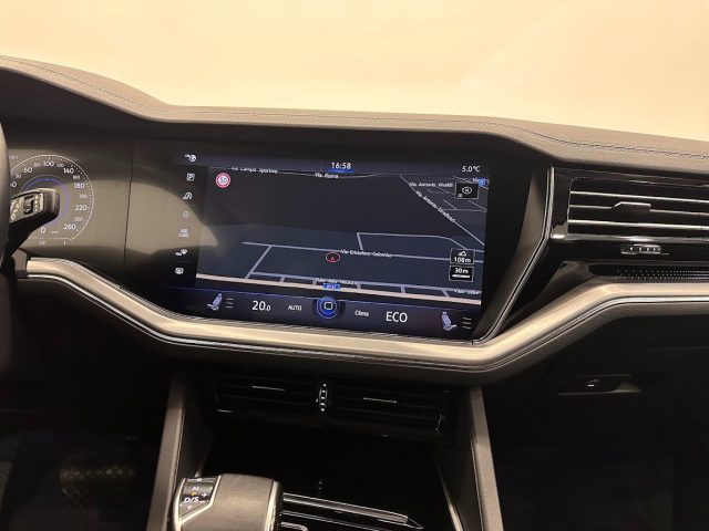VOLKSWAGEN Touareg usata, con Park Distance Control
