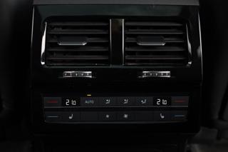 VOLKSWAGEN Touareg usata, con Park Distance Control