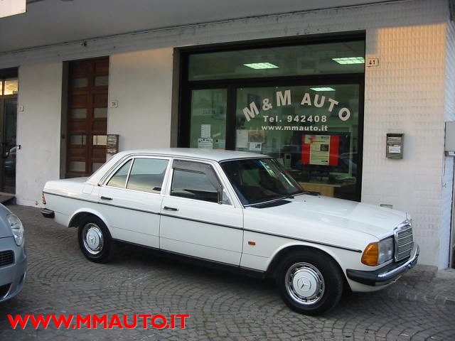 MERCEDES-BENZ 200 usata 4