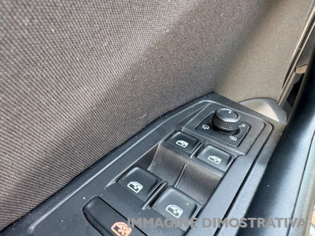 VOLKSWAGEN T-Roc usata, con Controllo automatico clima