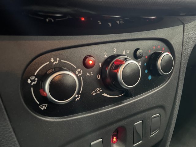 DACIA Logan usata, con Bluetooth