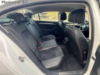 VOLKSWAGEN Passat usata, con Fari LED
