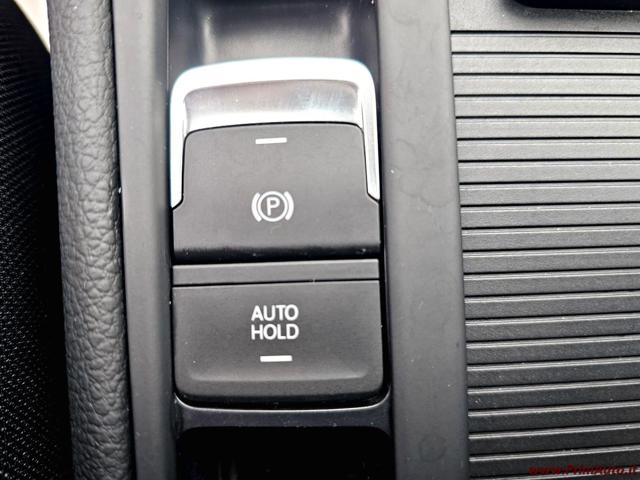 VOLKSWAGEN Golf usata, con USB