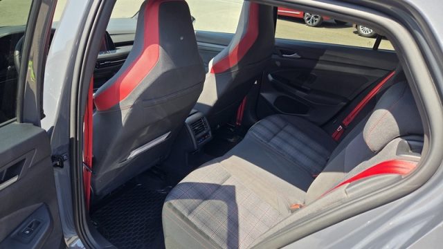 VOLKSWAGEN Golf usata, con USB