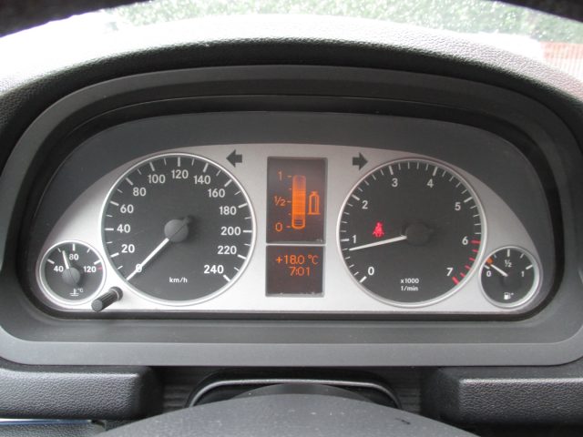 MERCEDES-BENZ B 180 usata, con Sedile posteriore sdoppiato