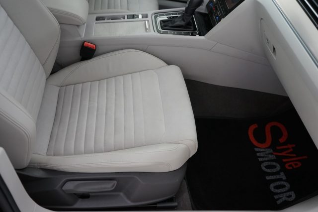 VOLKSWAGEN Passat Variant usata, con Sistema di chiamata d