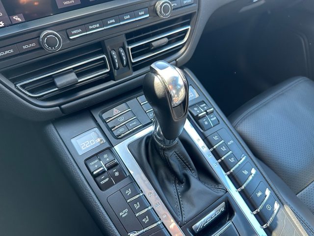 PORSCHE Macan usata, con Volante multifunzione