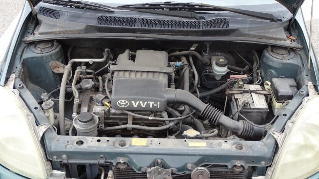 TOYOTA Yaris usata 102