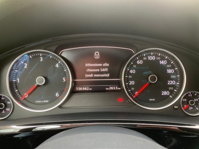 VOLKSWAGEN Touareg usata, con Fari Xenon