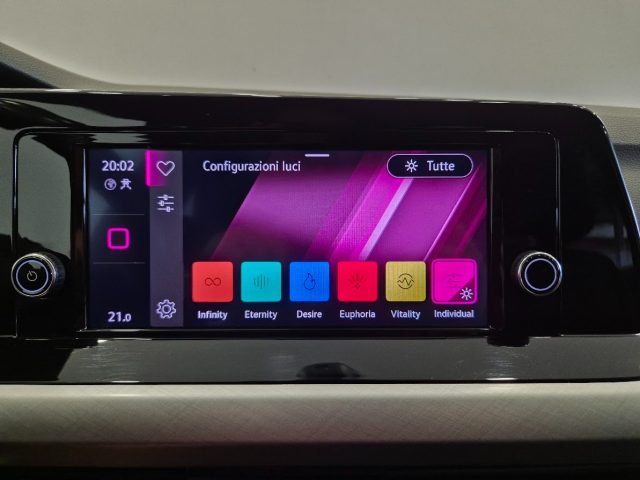 VOLKSWAGEN Golf usata, con Autoradio digitale