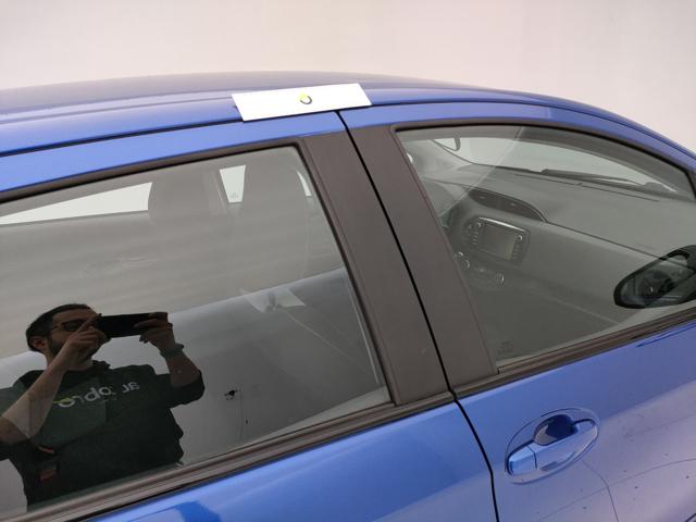 TOYOTA Yaris usata, con Hill holder