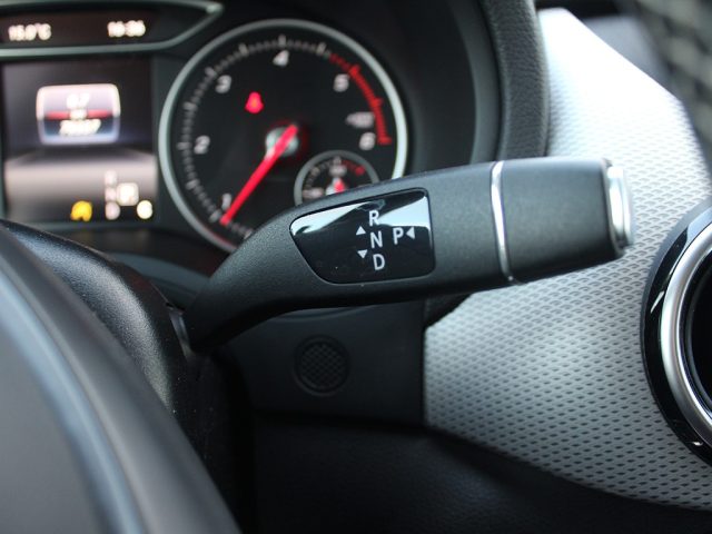 MERCEDES-BENZ B 180 usata, con Specchietti laterali elettrici