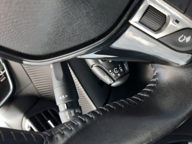 PEUGEOT 208 usata, con Touch screen