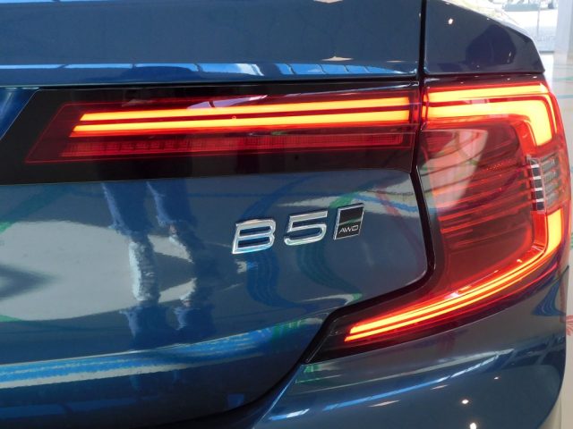 VOLVO S90 usata, con Volante in pelle