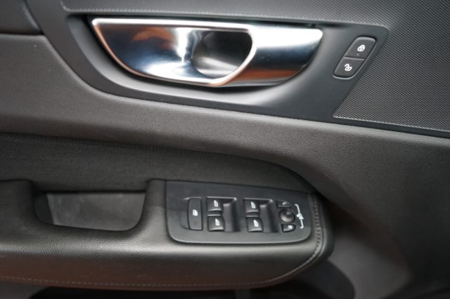 VOLVO XC60 usata, con Luci diurne LED