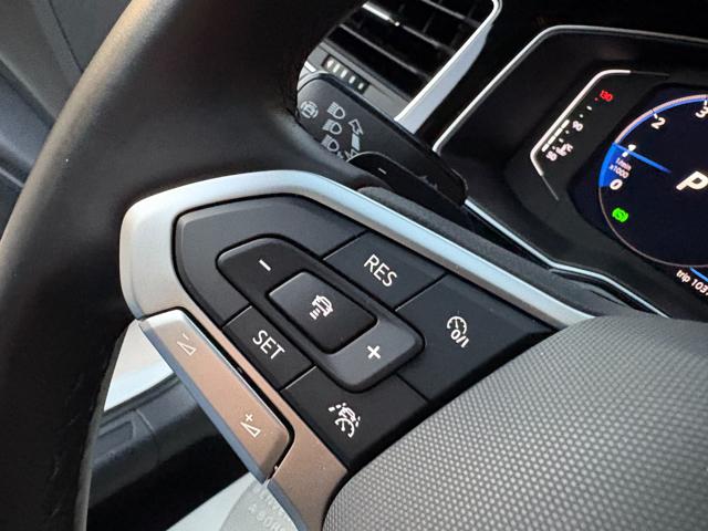 VOLKSWAGEN Taigo usata, con USB