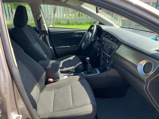 TOYOTA Auris Touring Sports usata, con Controllo automatico clima
