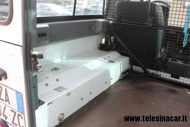 LAND ROVER Defender usata 16