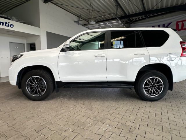 TOYOTA Land Cruiser usata, con Autoradio