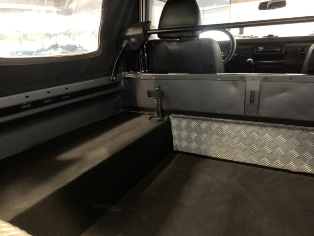 LAND ROVER Defender usata 16