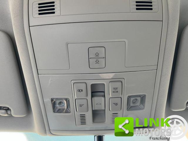 VOLKSWAGEN Touran usata, con Sedile posteriore sdoppiato