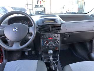 FIAT Punto usata 8