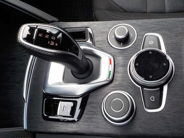 ALFA ROMEO Stelvio usata, con Sensori di parcheggio posteriori