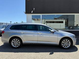 VOLKSWAGEN Passat Variant usata, con Alzacristalli elettrici