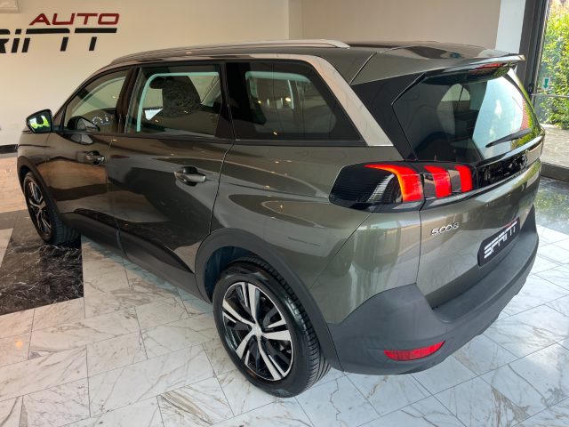PEUGEOT 5008 usata, con Airbag