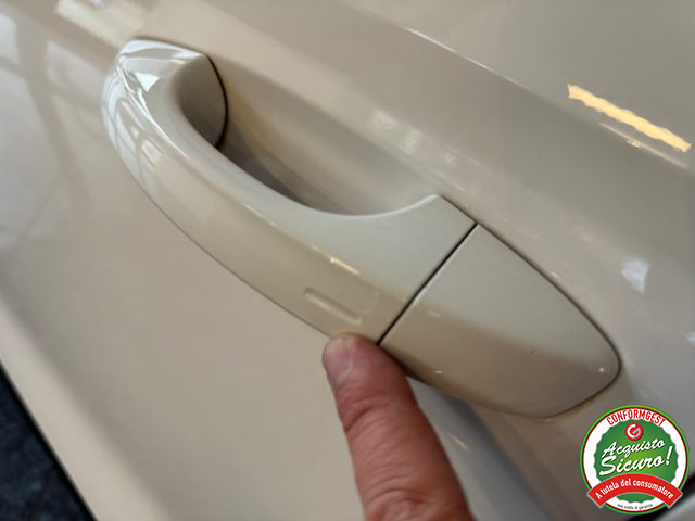 SEAT Arona usata, con USB