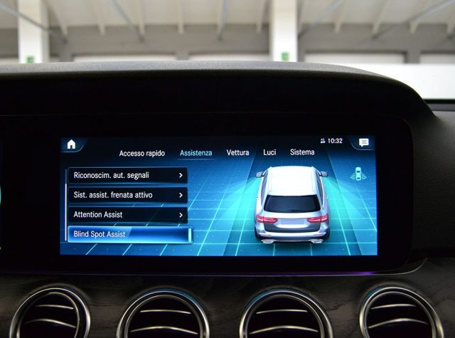 MERCEDES-BENZ E 220 usata, con Climatizzatore