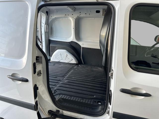 RENAULT Kangoo usata, con USB