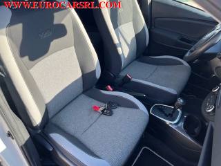 TOYOTA Yaris usata 23