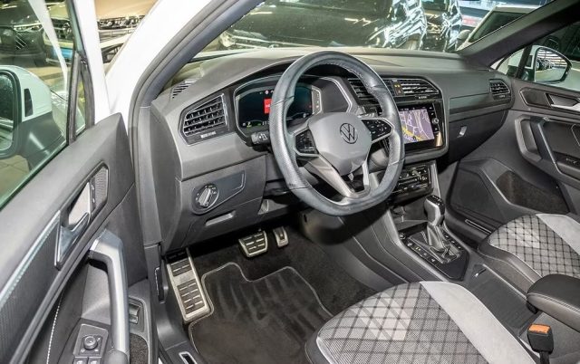 VOLKSWAGEN Tiguan usata, con Airbag laterali