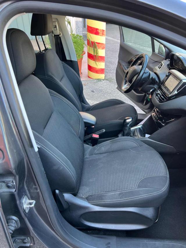 PEUGEOT 208 usata, con Controllo automatico clima
