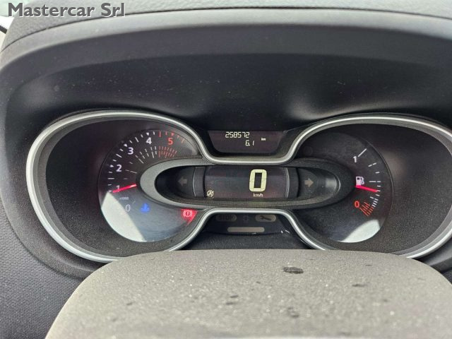 RENAULT Trafic usata, con USB