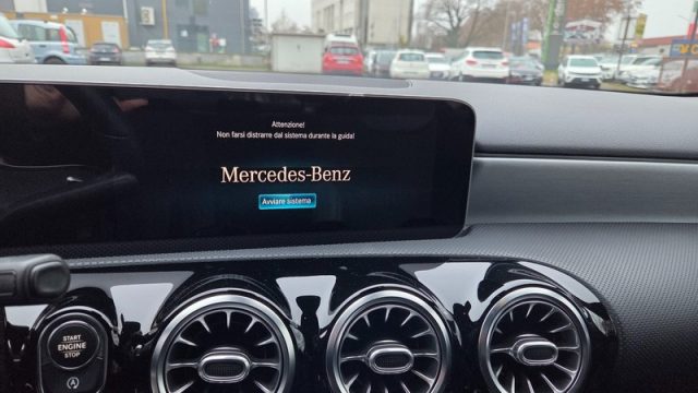 MERCEDES-BENZ A 200 usata, con Touch screen
